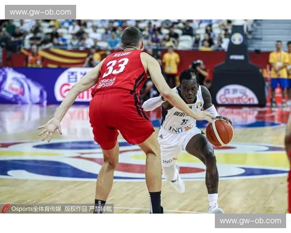 红枫与巨龙的博弈:中国男篮与加拿大的巅峰碰撞,不仅仅是比分