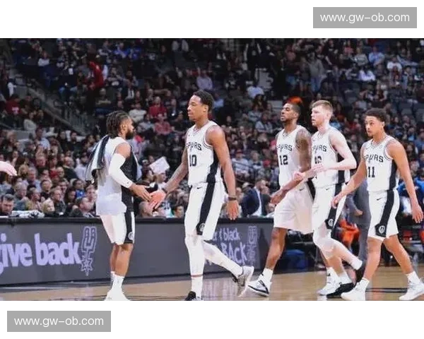 永恒的经典：06年小牛与马刺的史诗对决，一场载入史册的系列赛