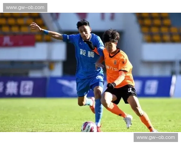 蓝色征途，绿茵燃情：申花毅腾的宿命对决与绿茵场上的闪耀瞬间